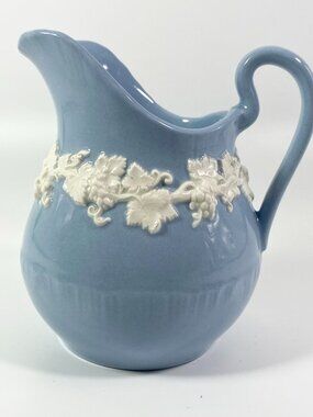 1950s Wedgwood Queens ware Cream On Lavender Creamer Shell Pattern